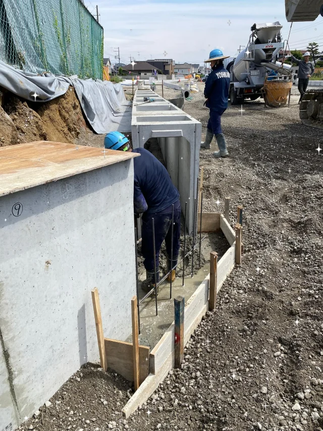 おはようございます☀️
本日も暑いですね！
今週はずっと最高気温30度越えみたいです🌀
本日も1日頑張ります！

ご安全に！

#吉川組  #舗装屋  #舗装  #建設業  #水道  #土建屋  #アスファルト舗装  #土木  #土木工事  #土木女子  #土木男子  #現場女子  #現場男子  #現場職人  #土木女子と繋がりたい  #社員募集  #作業員募集  #従業員募集  #ご安全に  #安全第一  #現場オペレーター #1級土木施工管理技士  #1級機械施工管理技士